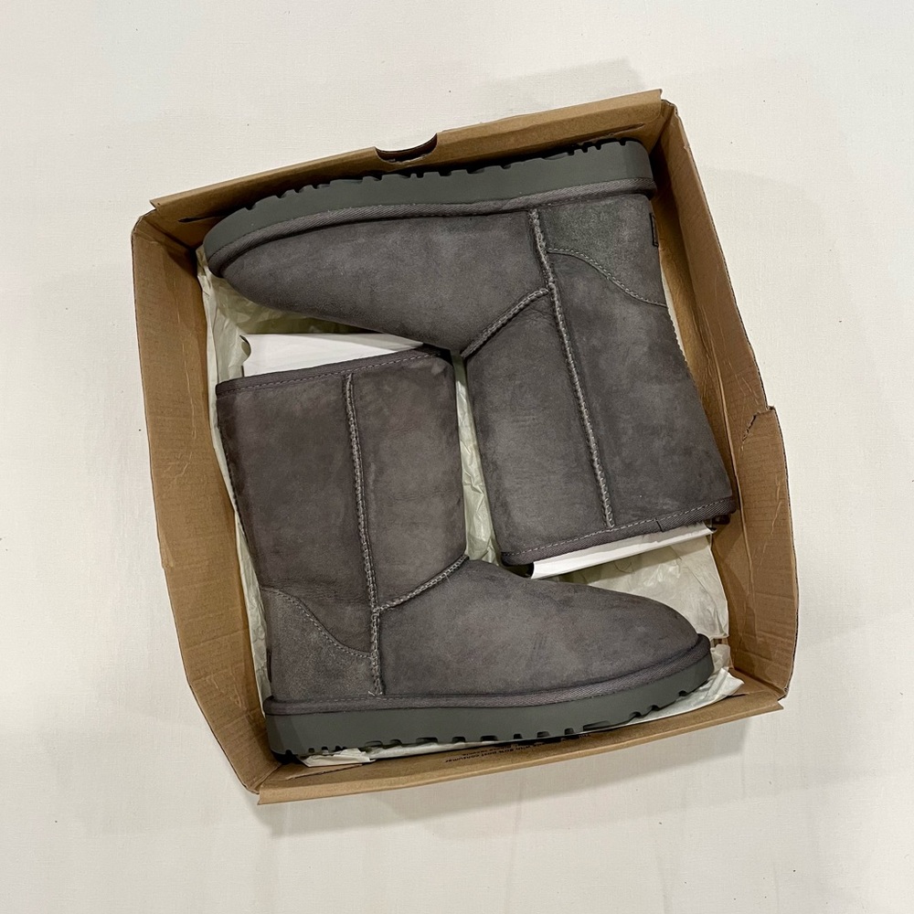 UGG Classic Short II - Size 7 - Grey - Brand New!